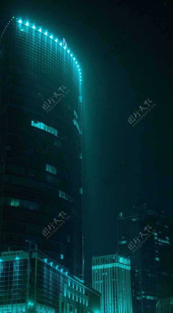 商务大楼蓝色灯光