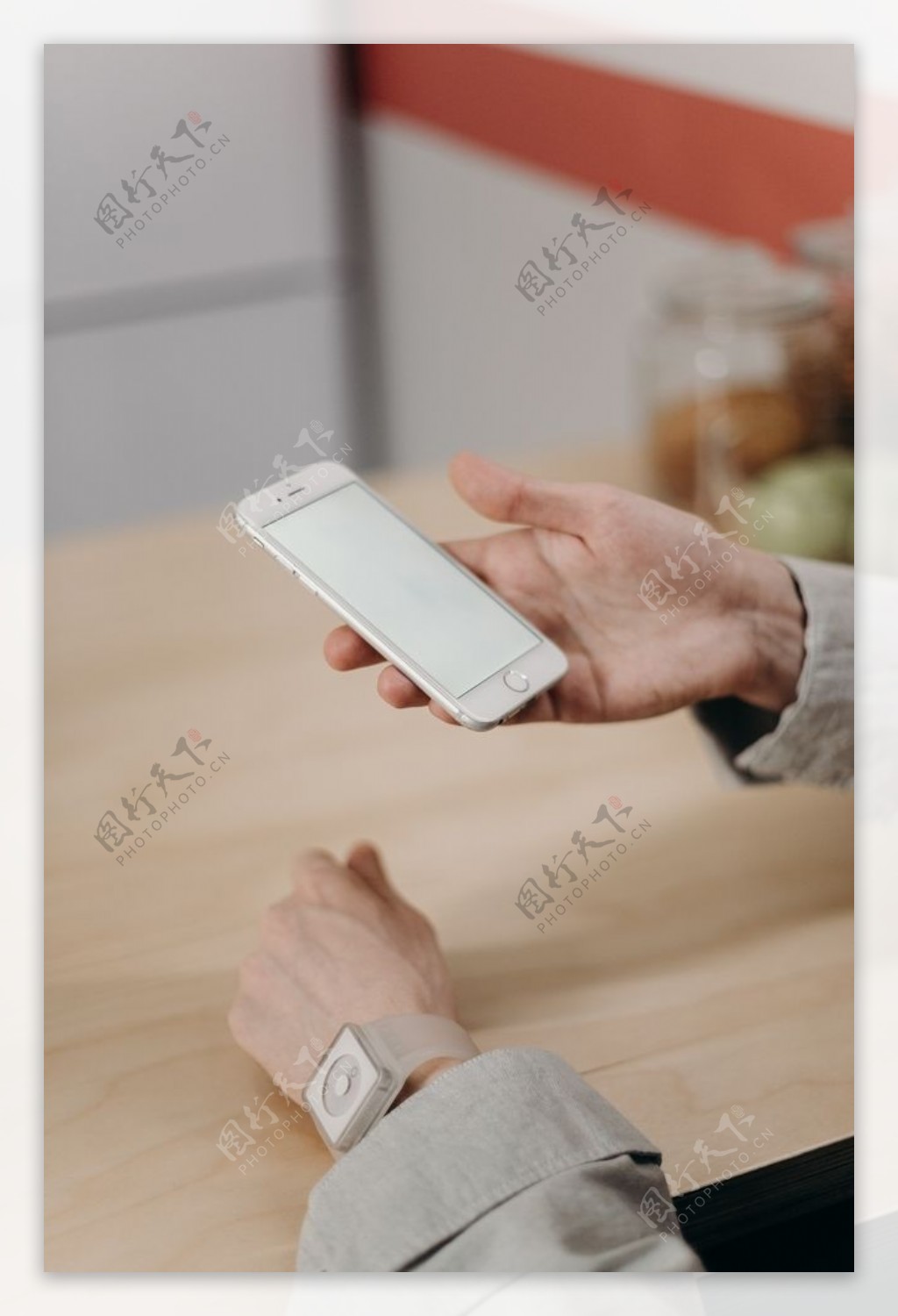 手机手握手机空白屏幕样机办公