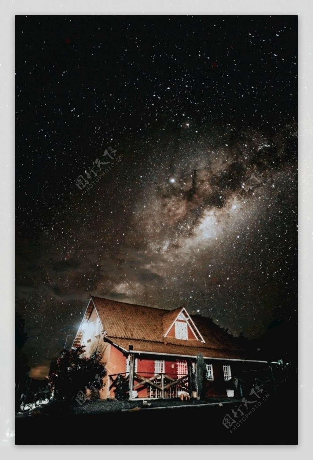 棕色房子银河