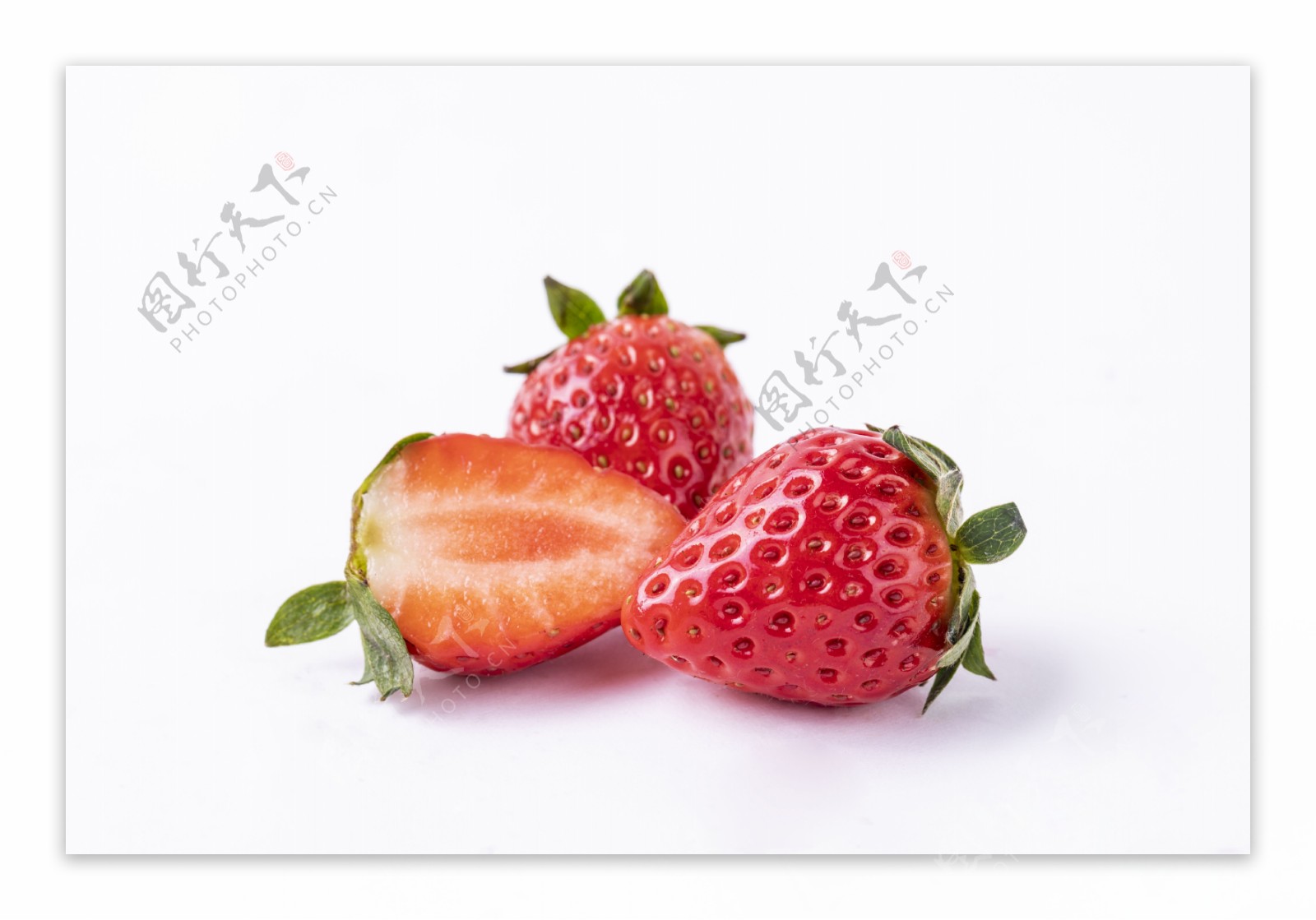 草莓白底摄影