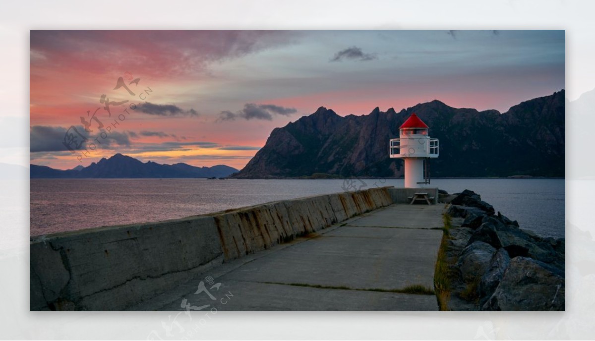 海边灯塔码头天空风景