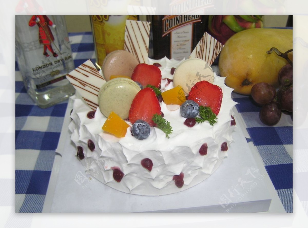 最新的龙年生日蛋糕图片大全 8张好看的属龙蛋糕图片_配图网