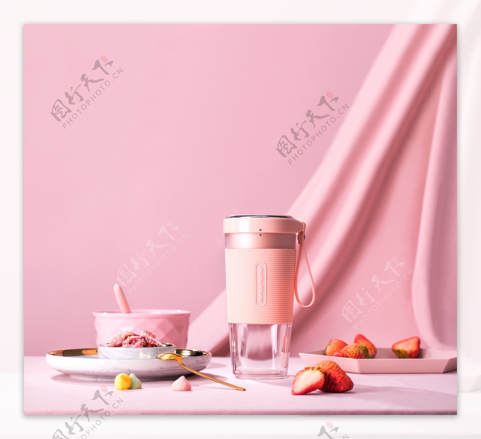 雅粉色榨汁杯