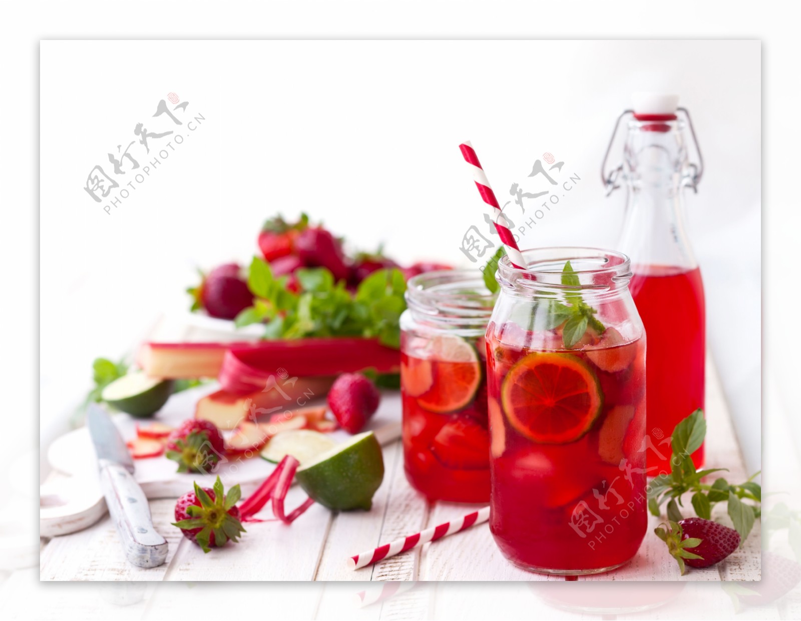 草莓汁青柠饮品饮料背景素材图片