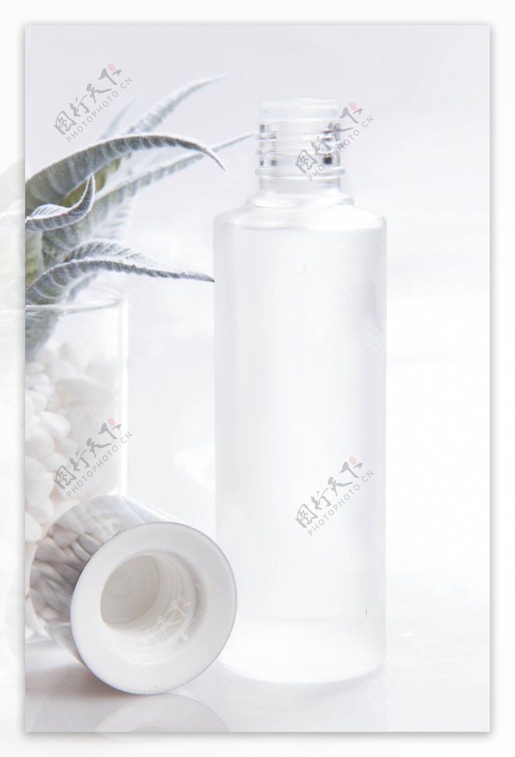 白色透明瓶子化妆品图片