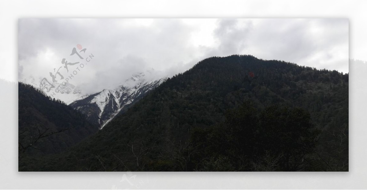 大山雪峰图片