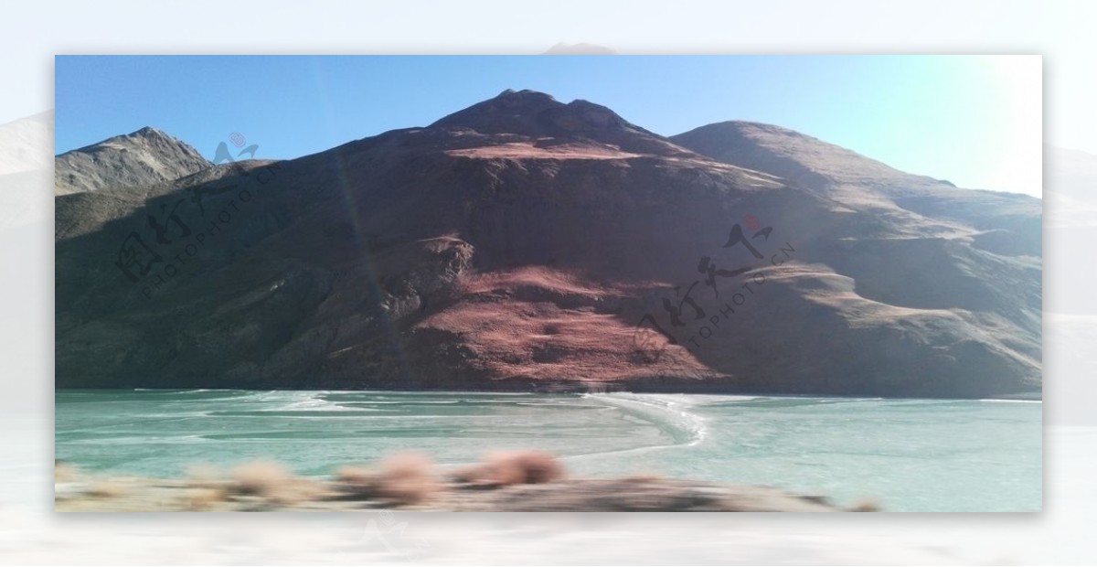 湖泊大山风景图片