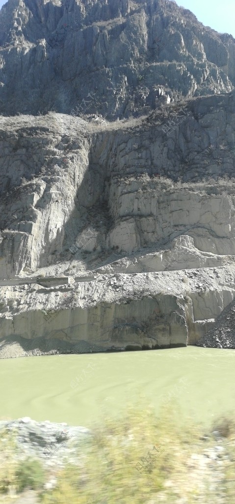 大山峡谷河流风景图片
