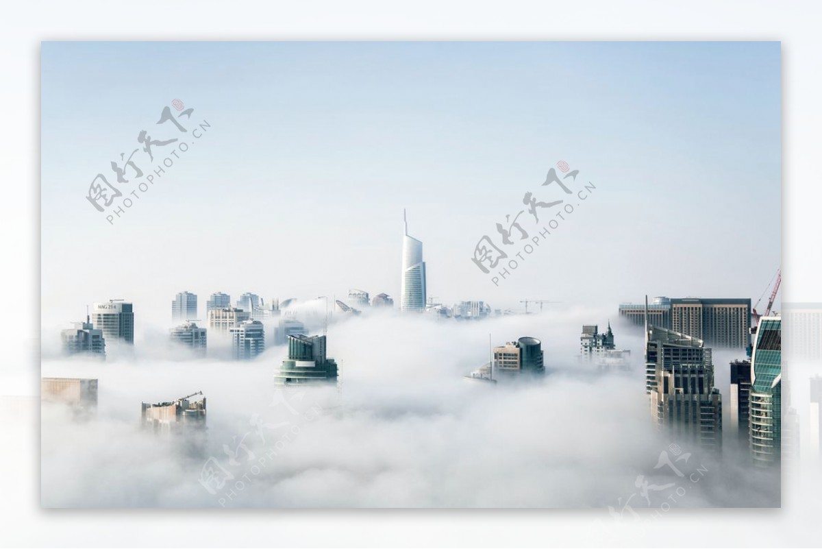 城市云端图片