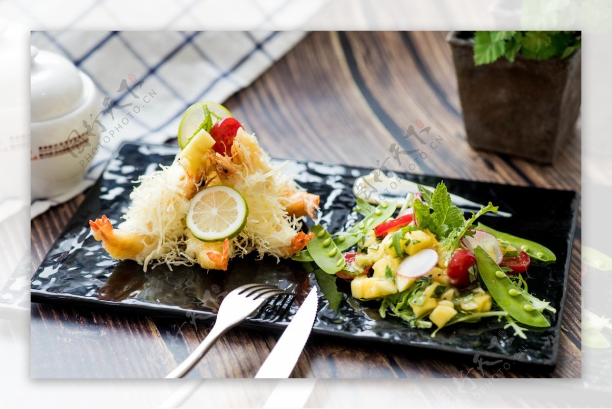 美味西餐蔬菜沙拉大虾图片