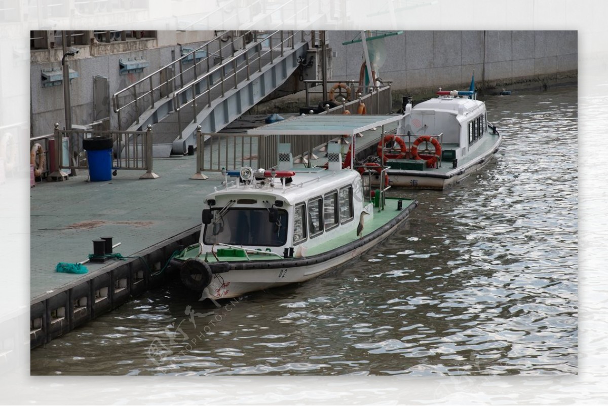 上海苏州河堤防船巡逻船图片