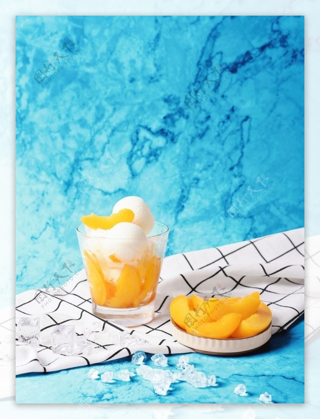 冰淇淋黄桃图片