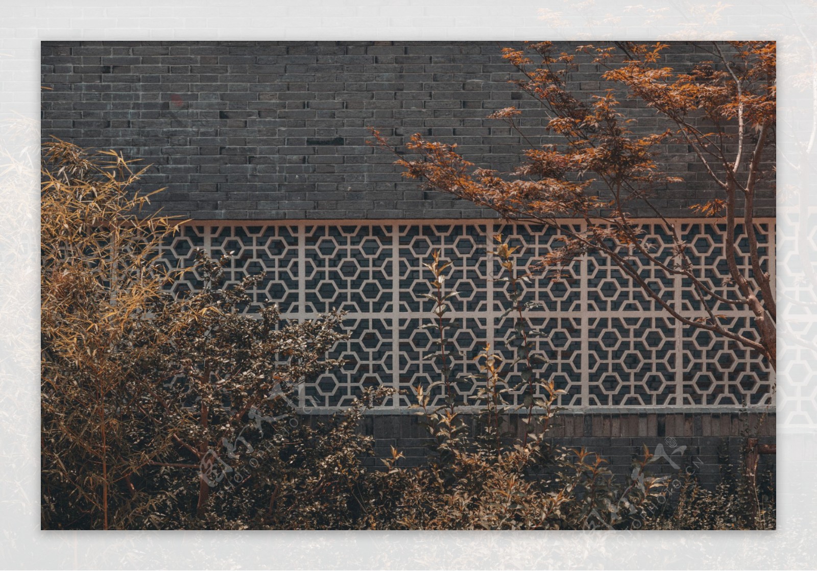 秋季复古墙院背景海报素材图片