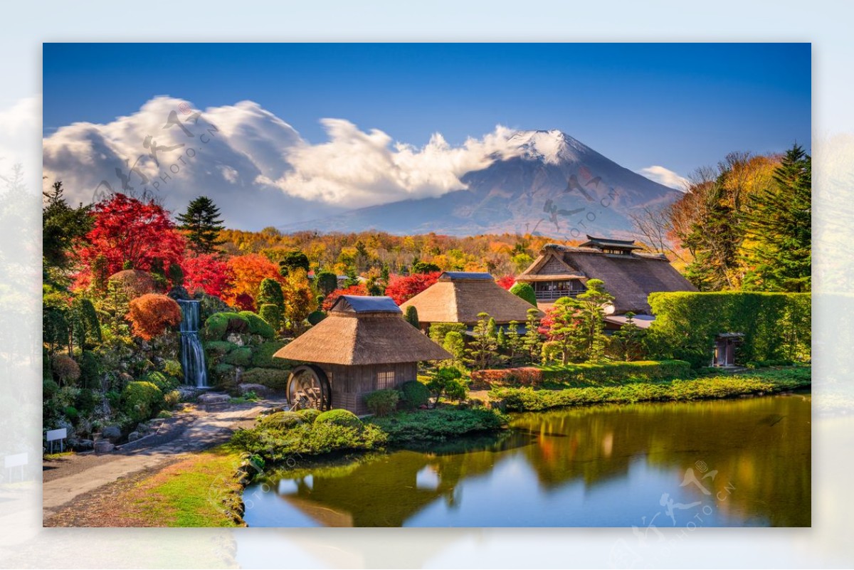 富士山前的度假村图片