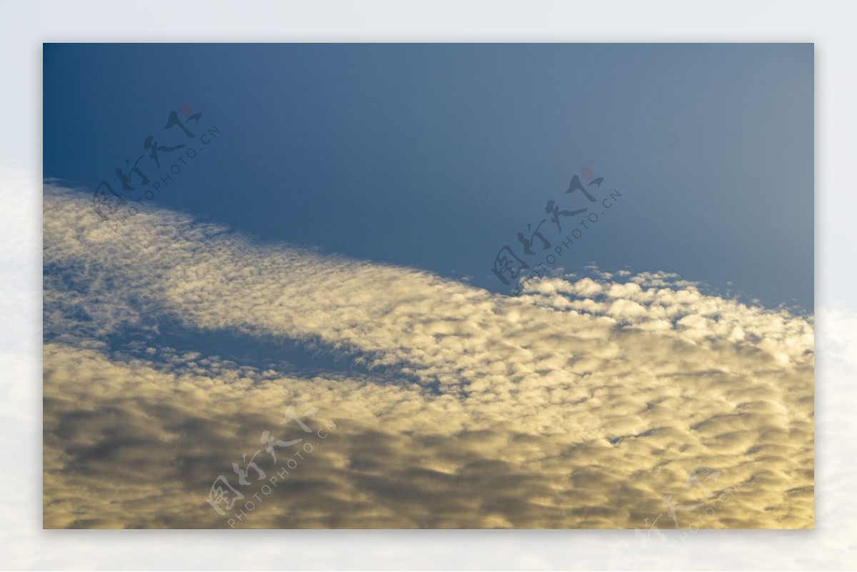 高空白云云层图片