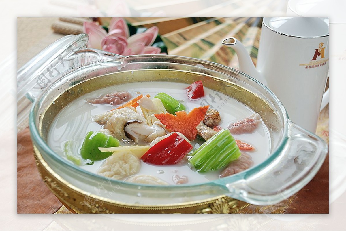 燕饺鱼腐煮芥菜图片