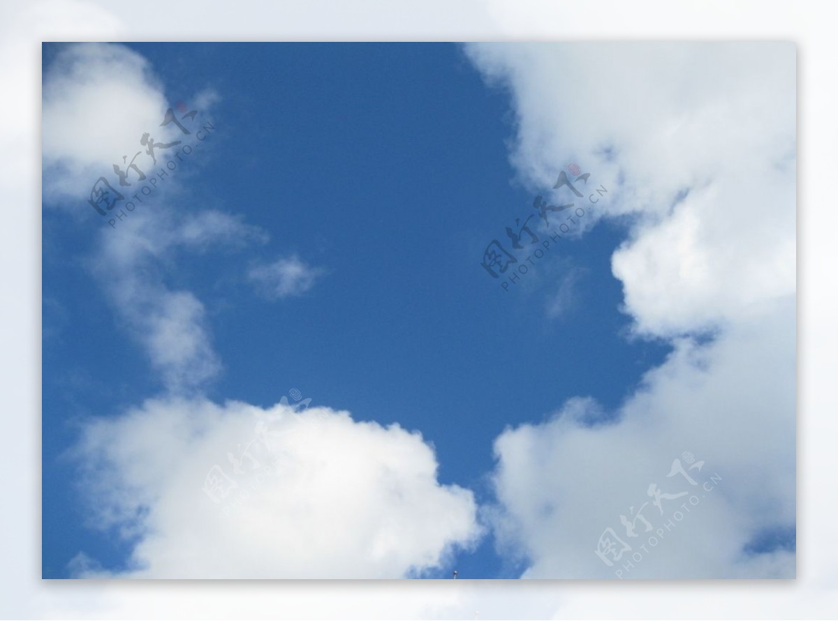 晴空万里的白云图片
