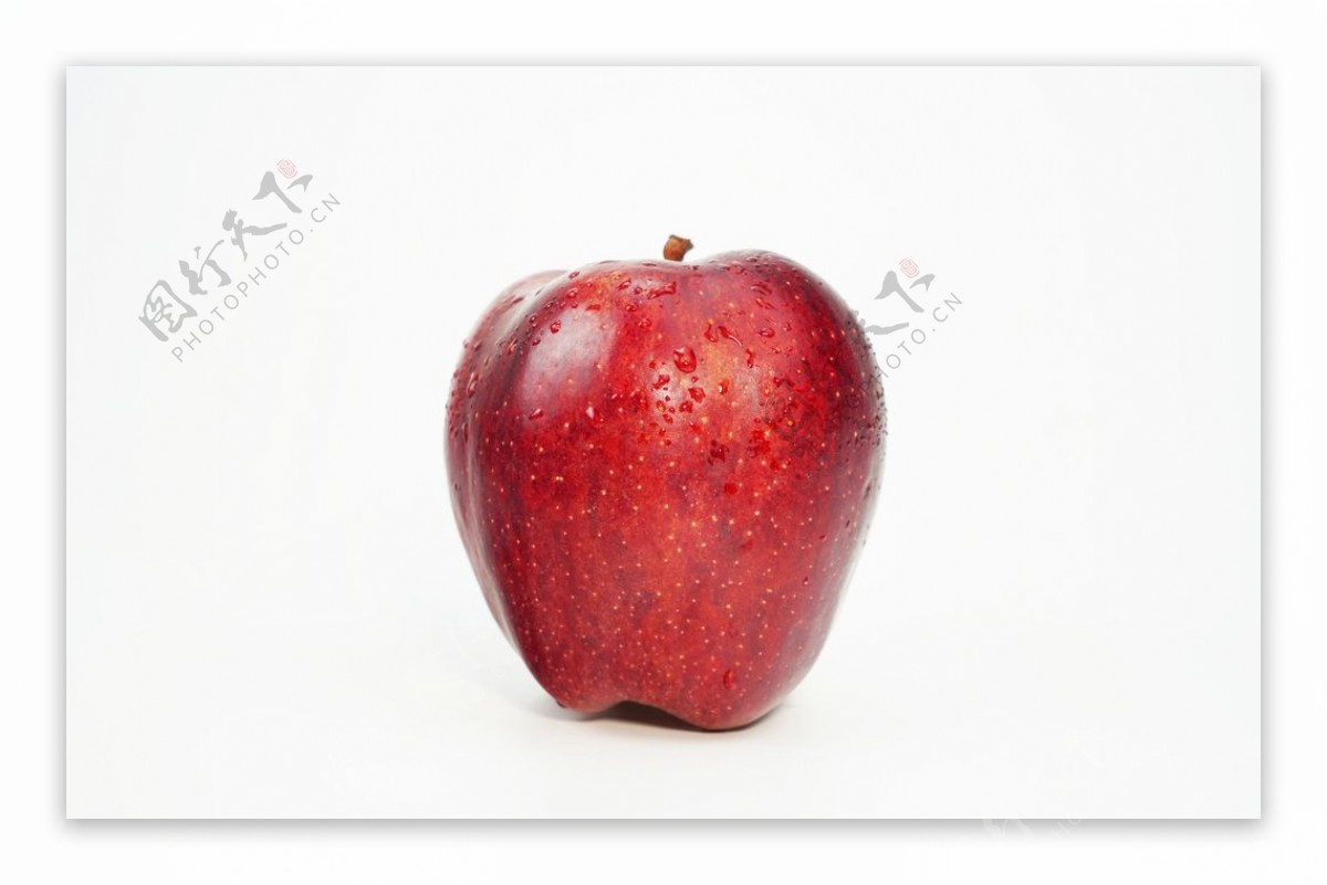白色底板上的红色苹果拍摄素材图片